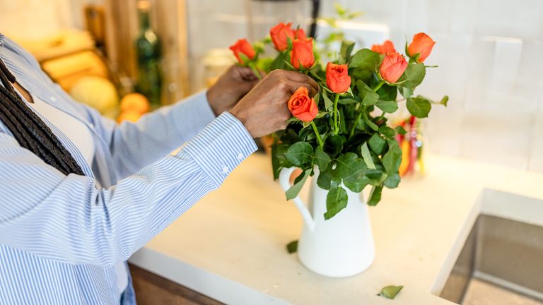 Discover the Ideal Height for Your Cut Roses with This Easy Tip