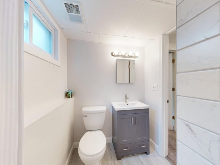 Practical Observations on Small Bathroom Layout Challenges